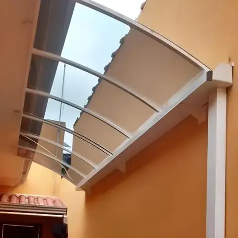 Cobertura de Policarbonato Compacto — referência visual da família de produtos
