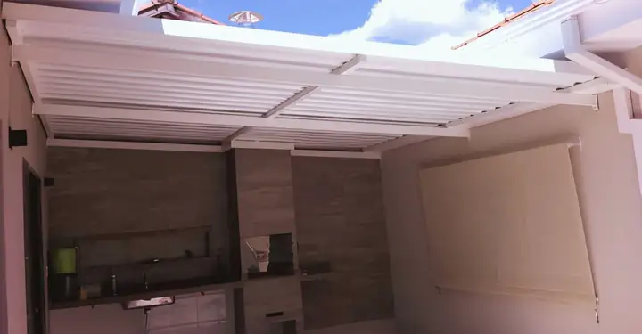 Cobertura de Telha Metálica Sanduíche — referência visual da família de produtos