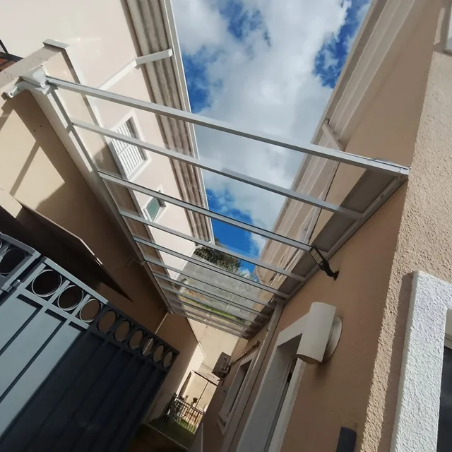 Cobertura de Policarbonato Compacto — referência visual da família de produtos