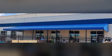 Toldo para Ponto de Onibus aplicado em área externa