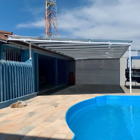 Telhado de Policarbonato com Visual Moderno em Itupeva em condomínio - Toldos Forte