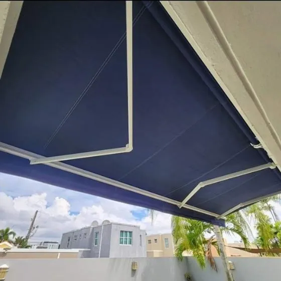 Comprar Toldo Basculante em São Roque em fachada comercial - Toldos Forte
